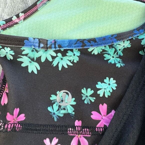 Womens Lululemon No Limits Tank - Picture 5 of 6